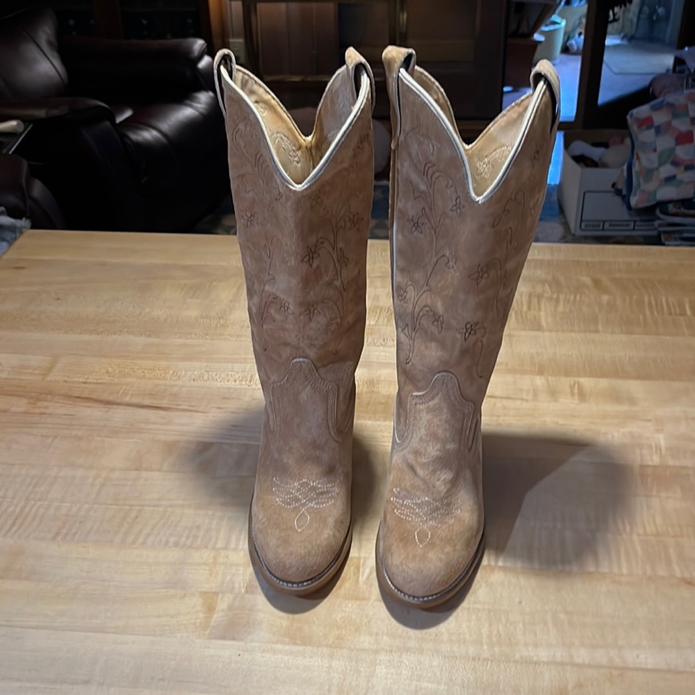Genuine suede lady’s vintage cowboy boots